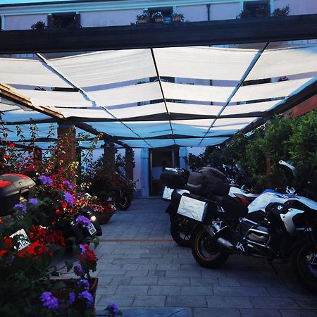 Hotel Pisacane ซาปรี ภายนอก รูปภาพ