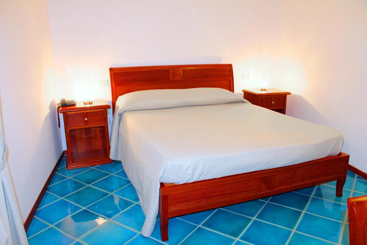 Hotel Pisacane ซาปรี ภายนอก รูปภาพ
