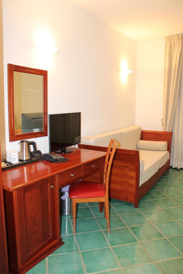 Hotel Pisacane ซาปรี ภายนอก รูปภาพ