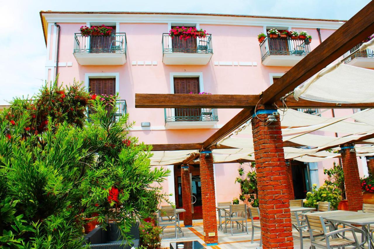 Hotel Pisacane ซาปรี ภายนอก รูปภาพ