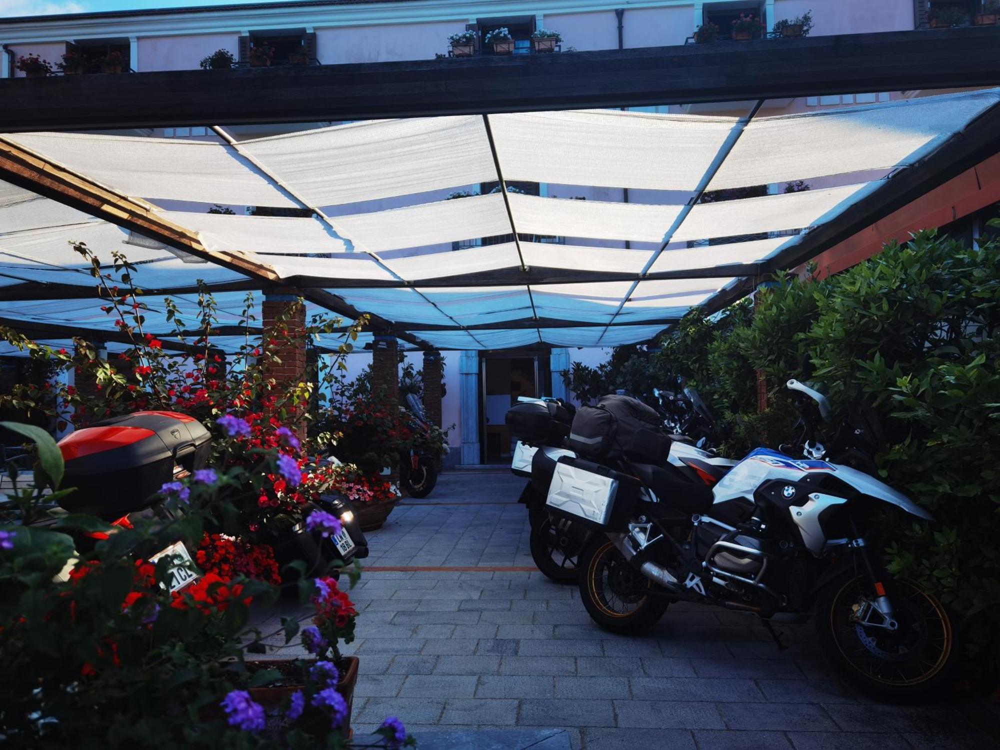 Hotel Pisacane ซาปรี ภายนอก รูปภาพ