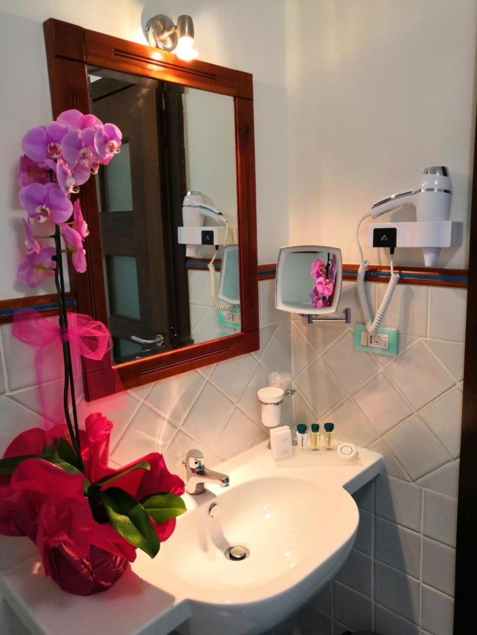 Hotel Pisacane ซาปรี ภายนอก รูปภาพ